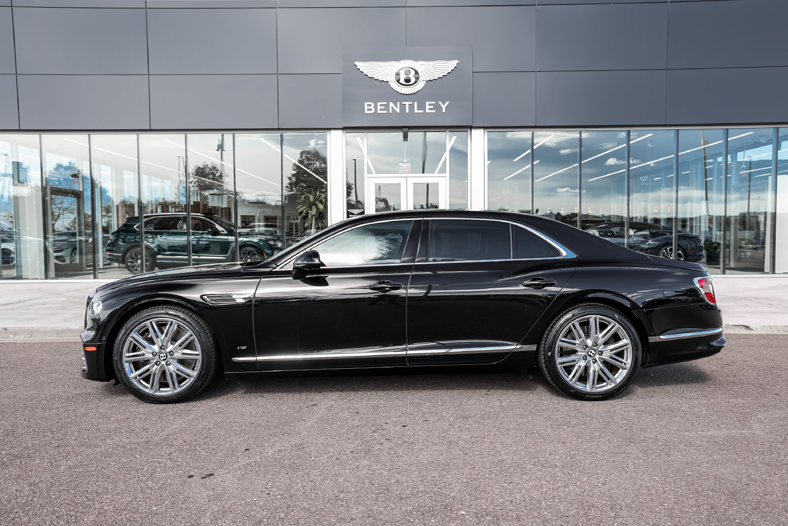 Certified 2022 Bentley Flying Spur V8 AWD/4WD image 5