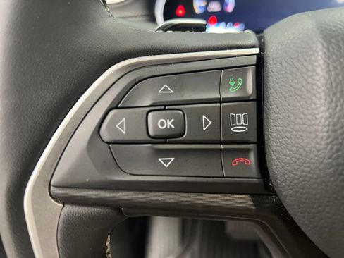Used 2025 Jeep Grand Cherokee Altitude AWD/4WD image 47