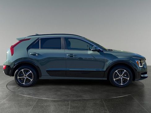 Used 2025 Kia Niro FWD image 11
