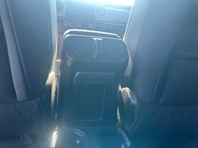Used 2018 Jeep Wrangler Unlimited Sport AWD/4WD image 33