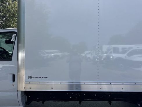 New 2027 Ford E-450 and Econoline 450 Super Duty w/ Power Equipment Group RWD image 17