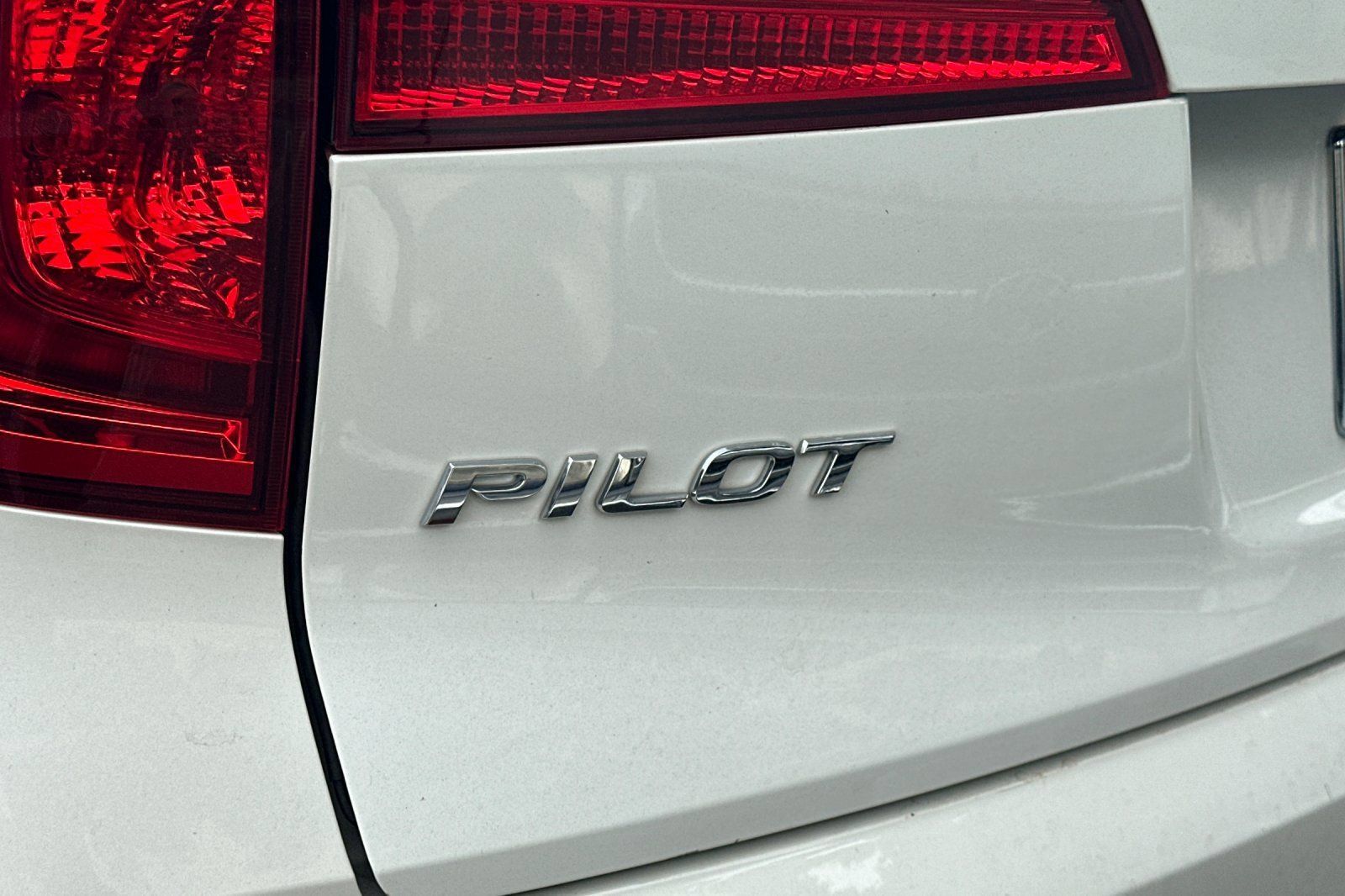 Used 2017 Honda Pilot Touring image 7