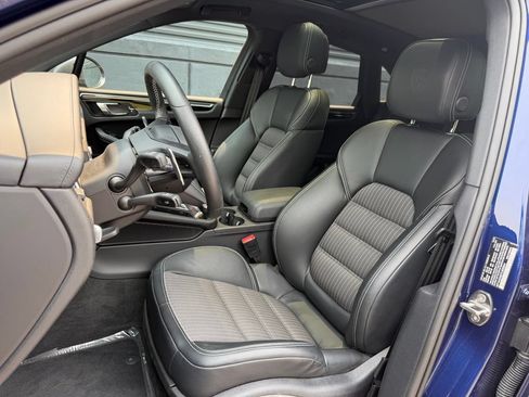 Certified 2026 Porsche Macan Turbo AWD/4WD image 5