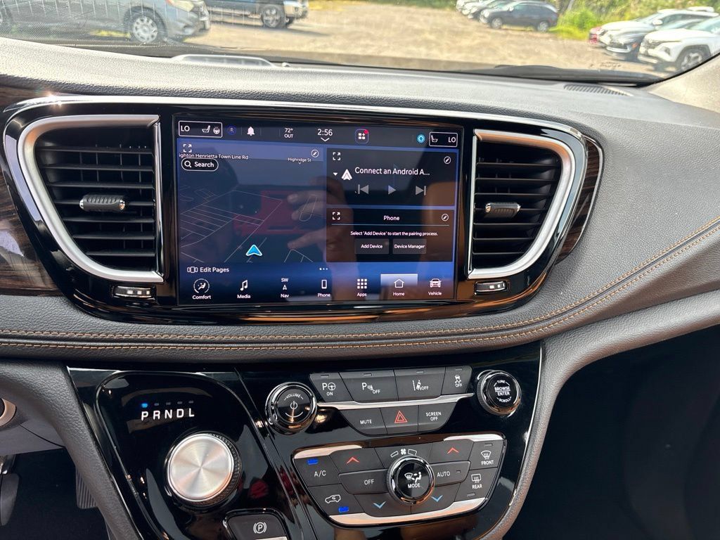 Used 2023 Chrysler Pacifica Pinnacle FWD image 19