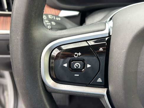 Certified 2023 Volvo XC60 B5 Plus w/ Climate Package AWD/4WD image 16