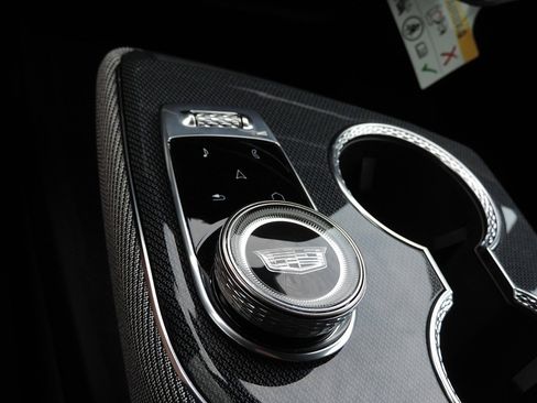 New 2026 Cadillac Optiq Luxury 2 image 20