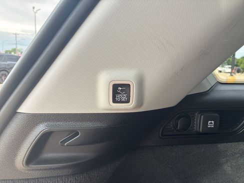 Used 2022 Jeep Grand Cherokee Overland AWD/4WD image 6