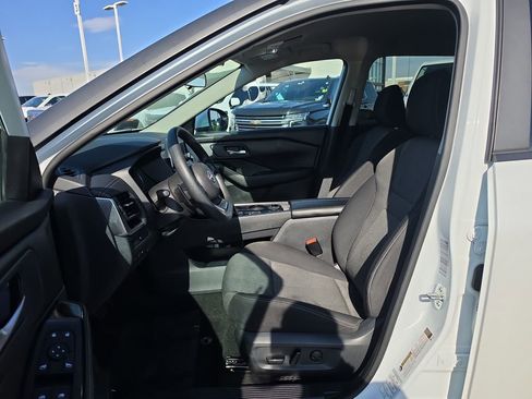 Used 2024 Nissan Rogue SV image 11