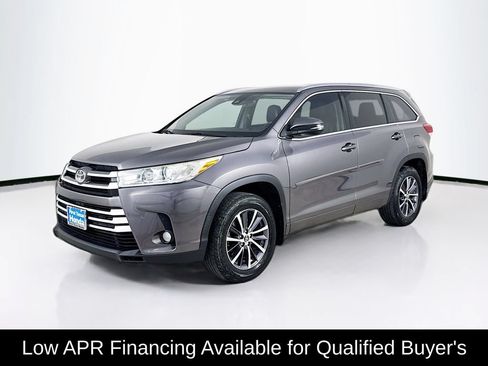 Used 2018 Toyota Highlander XLE AWD/4WD image 3