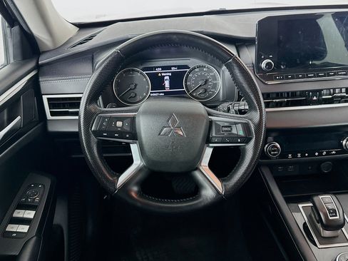 Used 2024 Mitsubishi Outlander SE image 17