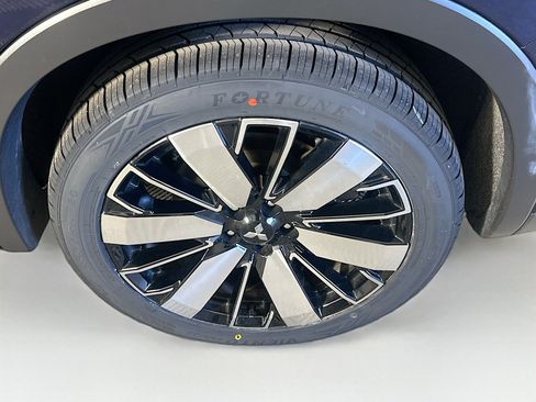 Used 2025 Mitsubishi Outlander SE AWD/4WD image 11