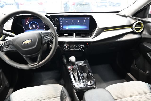 Used 2026 Chevrolet Trax LT FWD image 12