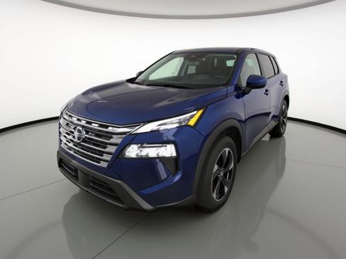 Used 2025 Nissan Rogue SV FWD image 3