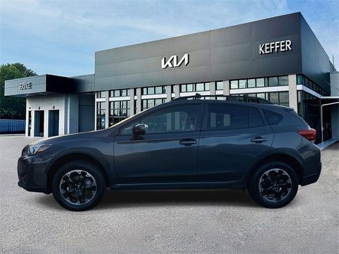 Used 2022 Subaru Crosstrek 2.0i Premium image 5