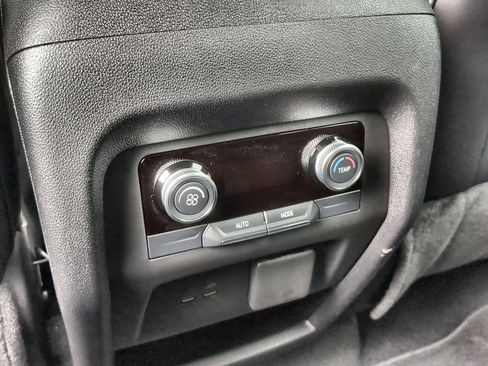 Used 2025 Buick Enclave Preferred w/ Power Package image 21