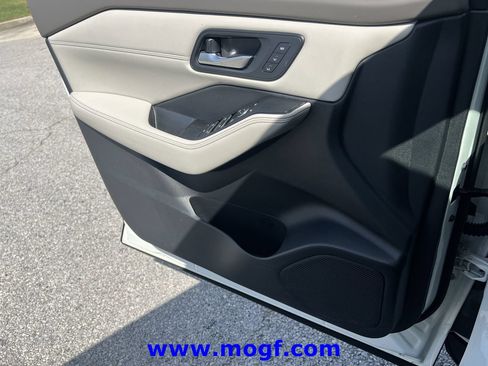 Used 2023 Nissan Rogue SL w/ SL Premium Package FWD image 13