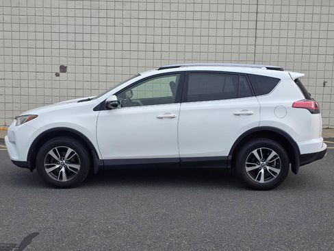 Used 2017 Toyota RAV4 XLE AWD/4WD image 4