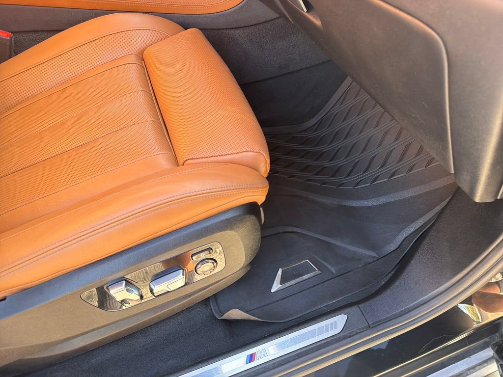 Used 2020 BMW X7 xDrive40i w/ M Sport Package AWD/4WD image 38