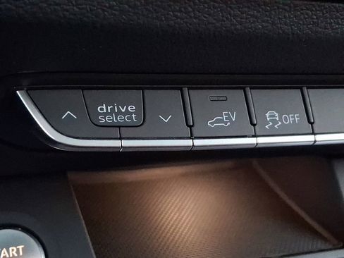 Used 2024 Audi Q5 e Premium image 18