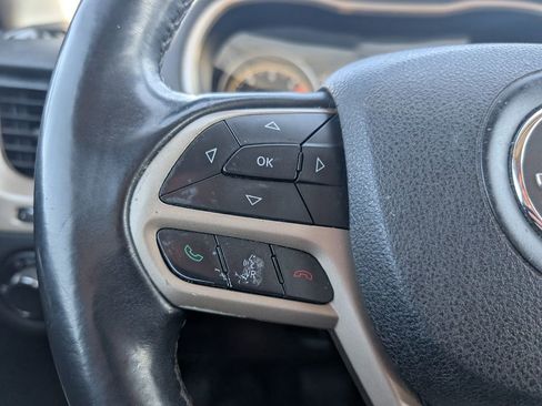 Used 2017 Jeep Cherokee Sport image 13