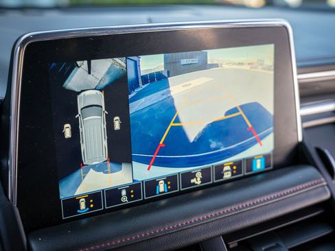 Used 2021 Chevrolet Suburban RST w/ Luxury Package image 21