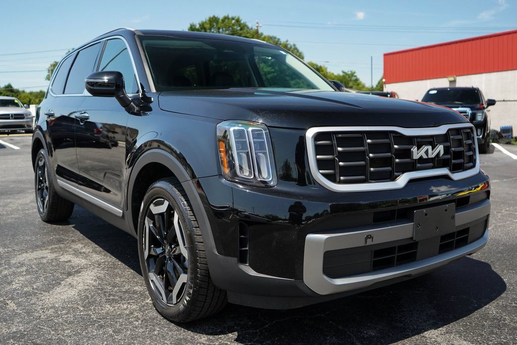 Used 2025 Kia Telluride S FWD image 41