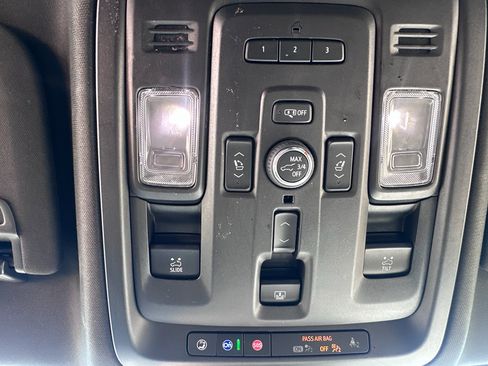 Used 2024 GMC Yukon XL Denali image 19