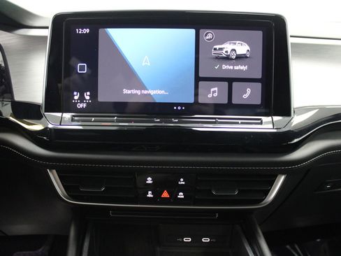 Used 2024 Volkswagen Atlas Cross Sport SE AWD/4WD image 39