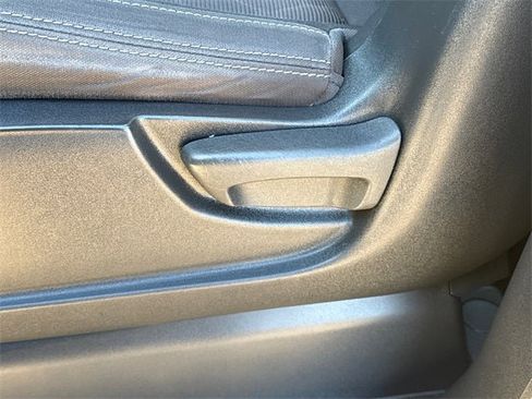 Used 2022 Nissan Titan SV image 21