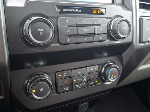 Used 2020 Ford F350 XLT w/ XLT Premium Package AWD/4WD image 16