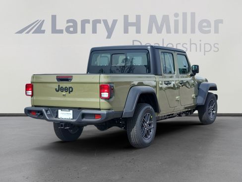 New 2026 Jeep Gladiator Sport AWD/4WD image 6