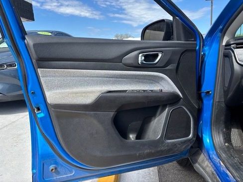 Used 2022 Jeep Compass Latitude FWD image 14