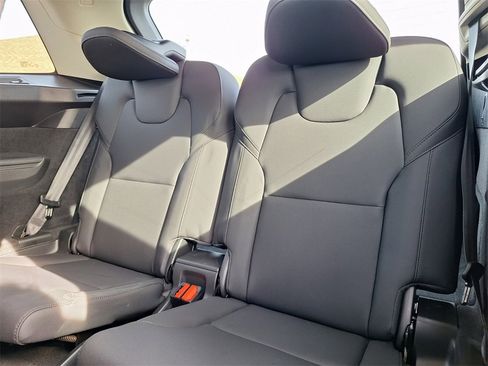 Used 2025 Volvo XC90 B6 Plus image 12