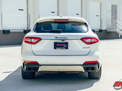 Used 2019 Maserati Levante Trofeo AWD/4WD image 17