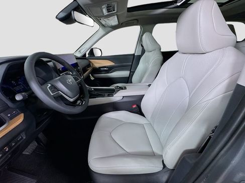 New 2026 Toyota Grand Highlander Limited image 18