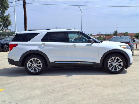 Used 2024 Ford Explorer Limited image 4