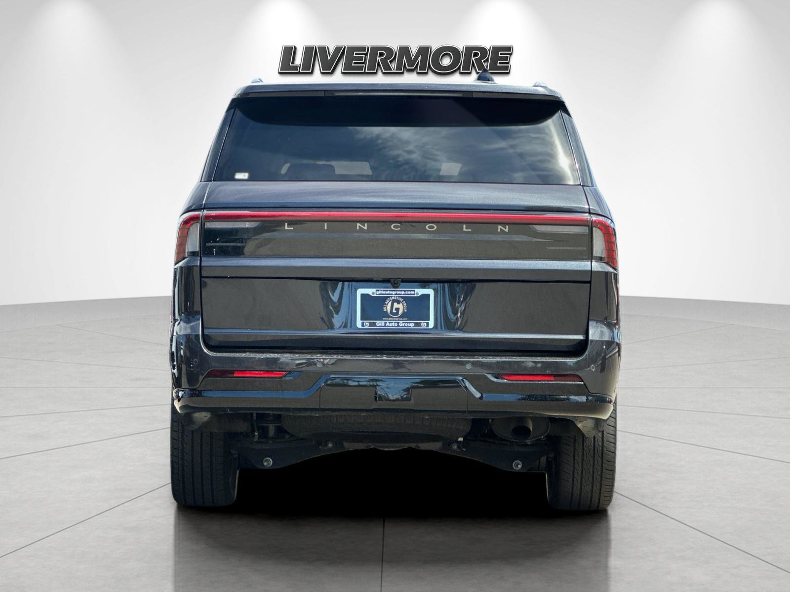 Certified 2025 Lincoln Navigator L Reserve AWD/4WD image 4