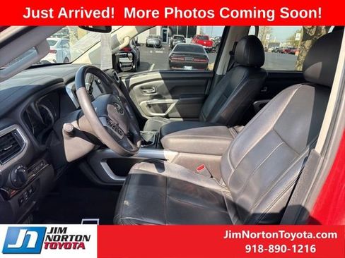 Used 2017 Nissan Titan SV image 9