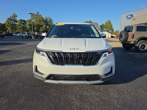 Used 2024 Kia Carnival LX image 3