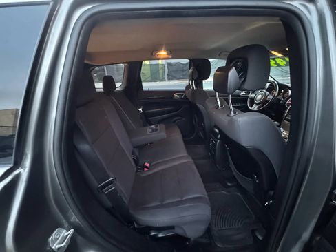 Used 2013 Jeep Grand Cherokee Laredo image 30