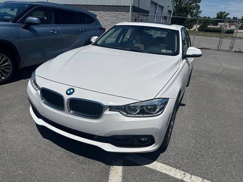 Used 2018 BMW 320i xDrive Sedan w/ Premium Package AWD/4WD image 2