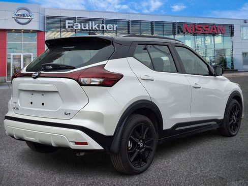 Certified 2022 Nissan Kicks SR image 6