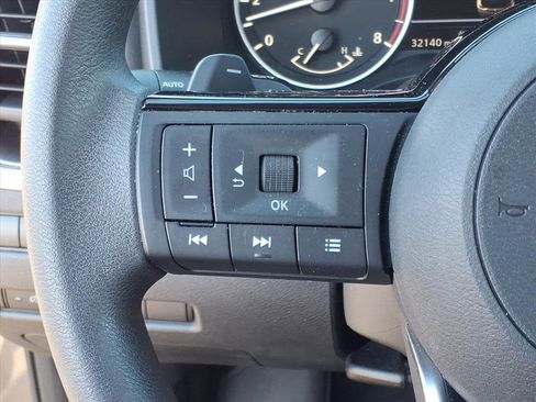 Used 2023 Nissan Rogue SV image 17