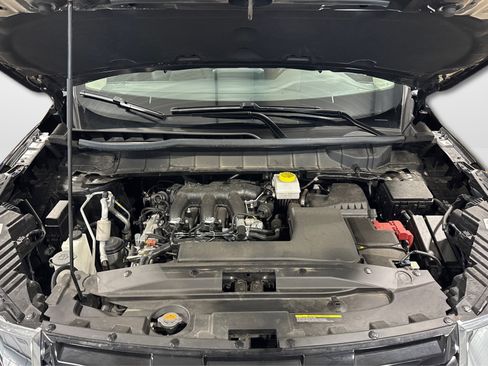 Used 2025 Nissan Pathfinder SV AWD/4WD image 11