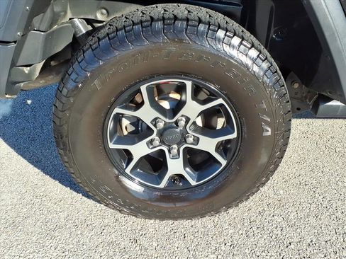 Used 2019 Jeep Wrangler Unlimited Rubicon w/ Cold Weather Group image 11