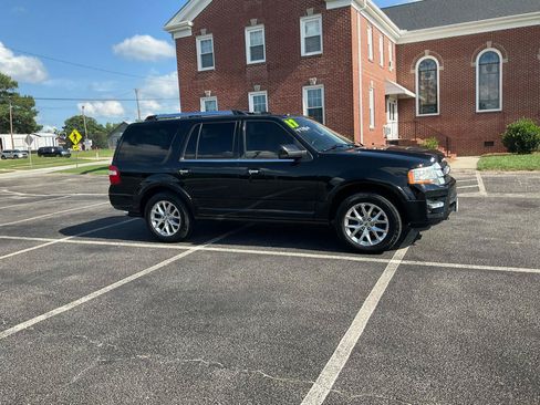 Used 2017 Ford Expedition Limited w/ Equipment Group 301A AWD/4WD image 3