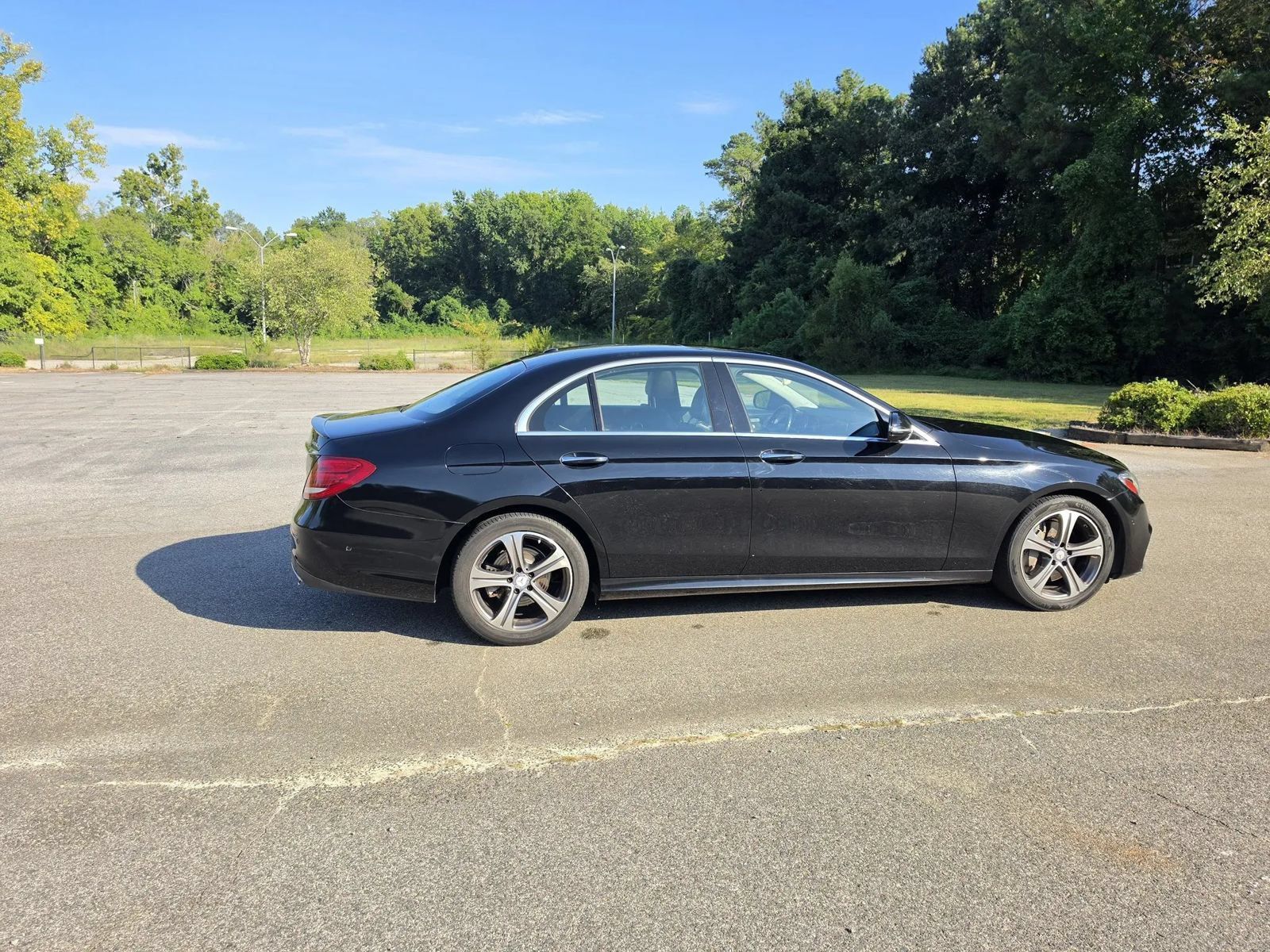 Used 2017 Mercedes-Benz E 300 4MATIC image 5
