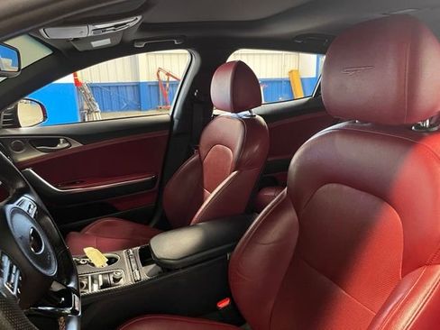 Used 2018 Kia Stinger GT1 RWD image 23