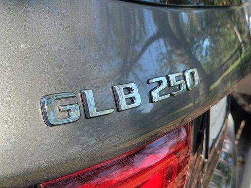 Used 2023 Mercedes-Benz GLB 250 4MATIC w/ Premium Package image 21
