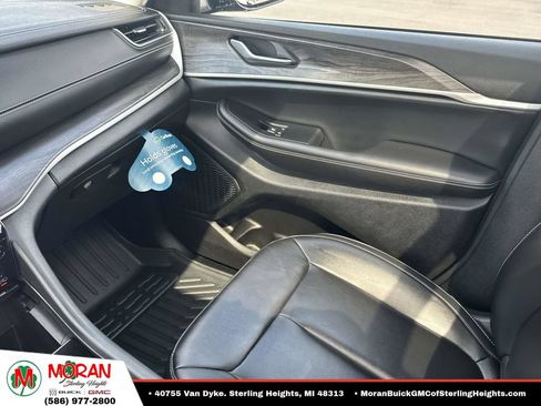 Used 2023 Jeep Grand Cherokee L Limited AWD/4WD image 32